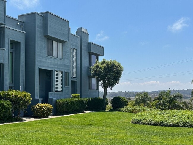 Primary Photo - FOR RENT: 2Bd/1.5Ba Upgraded Townhome In T...