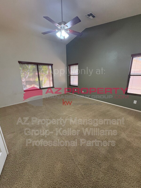 Building Photo - 15745 W Latham St