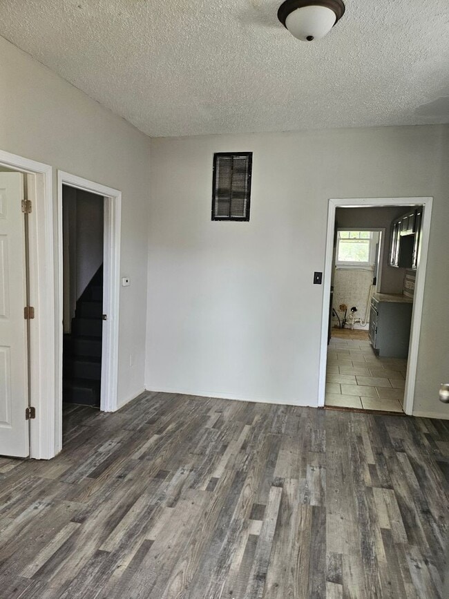 Building Photo - 3 Bed/1bath