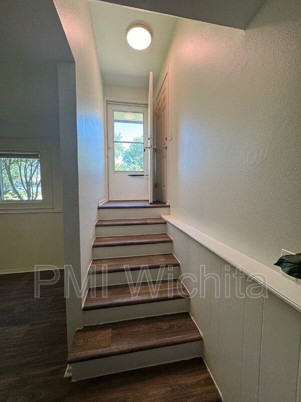 Building Photo - 721 N Dougherty Ave