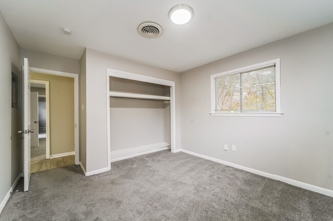 Building Photo - 1047 Garden Park Dr