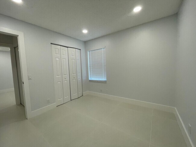 Building Photo - 1630 Zenith Way