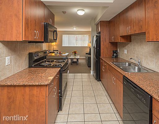 Building Photo - 828 Greene St