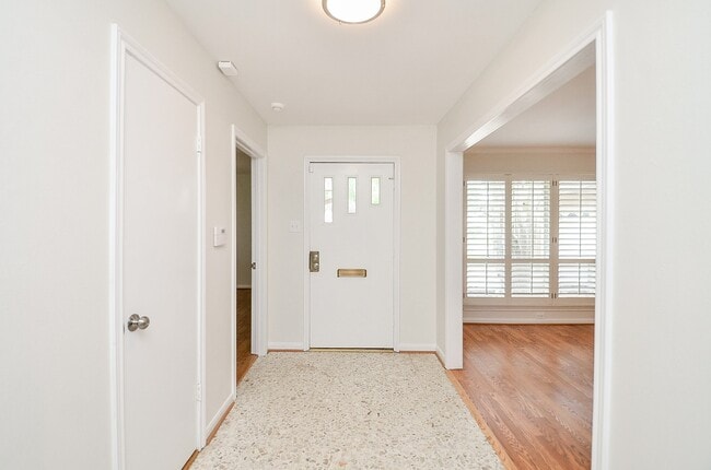 Building Photo - 7719 Lacy Hill Dr