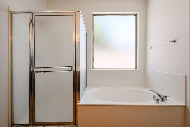 Building Photo - Welcome to this stunning 3-bedroom, 2-bath...
