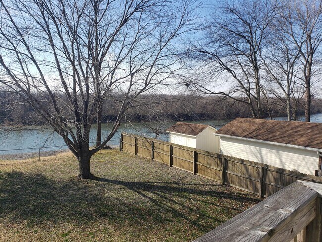 Building Photo - 2180 Riverway Dr