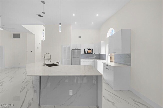 Building Photo - 3282 Sabal Springs Blvd