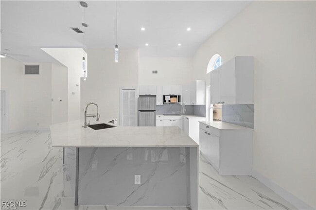 Building Photo - 3832 Sabal Springs Blvd