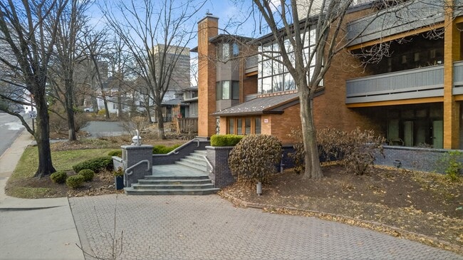 Building Photo - 155 N Hanley Rd