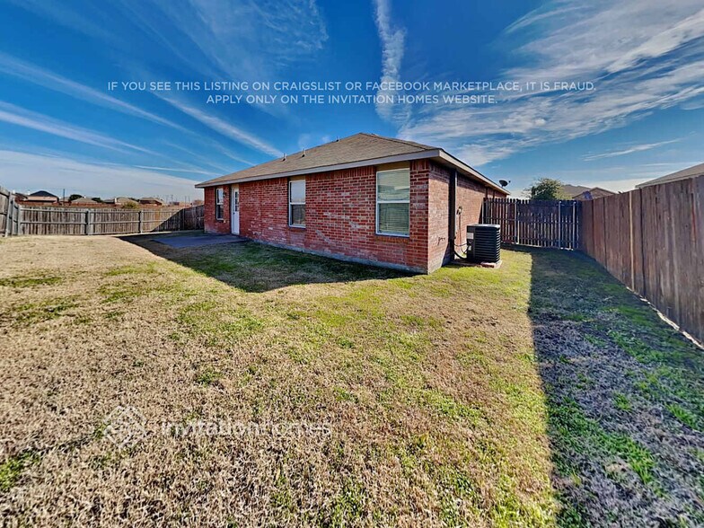 Building Photo - 45 Larkspur Dr