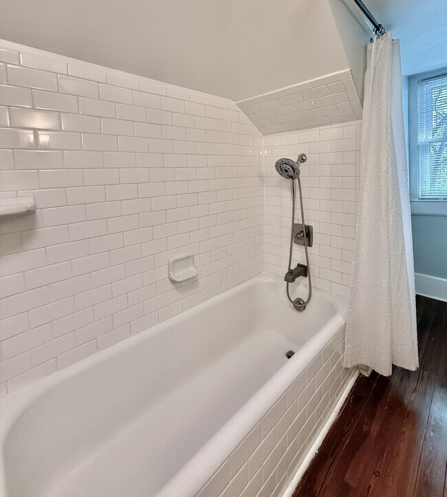 Building Photo - 107 W Geer St