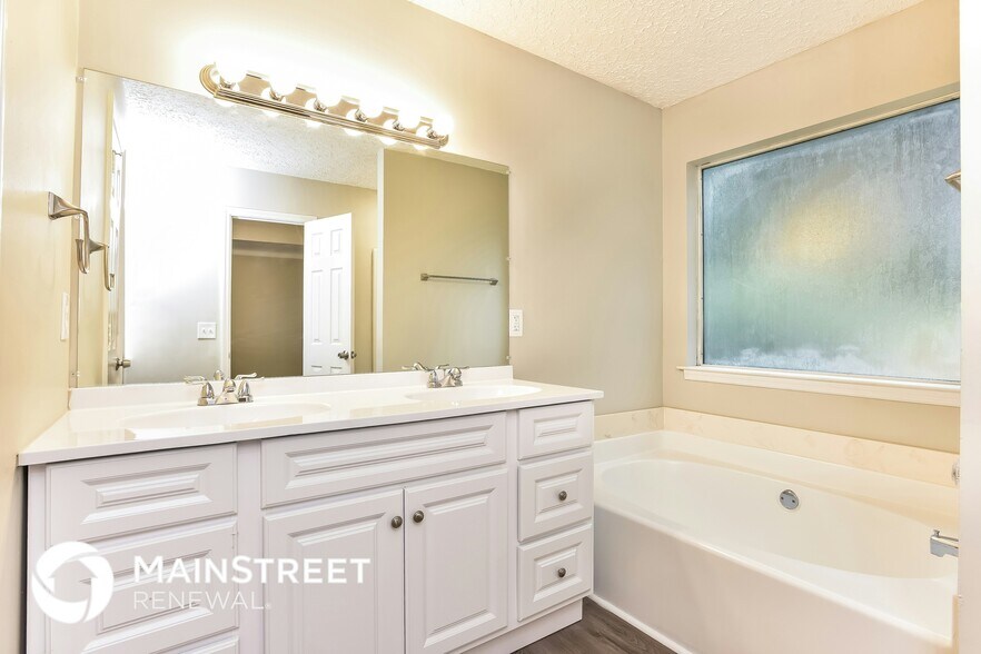 Building Photo - 904 Conway Ln