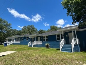 Building Photo - Convenient Columbia Living – Renovated Duplex Near Two Notch & Forest Dr