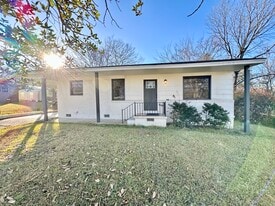 Building Photo - 922 Lynden Blvd