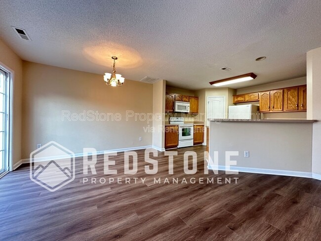 Building Photo - 610 Thistle Dr