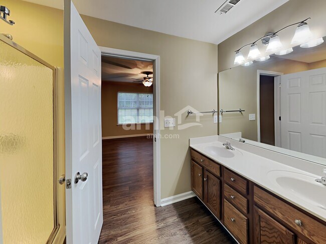 Building Photo - 2010 Cornflower Ln