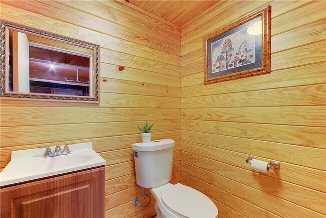 Building Photo - 9305 Granada Hills Dr