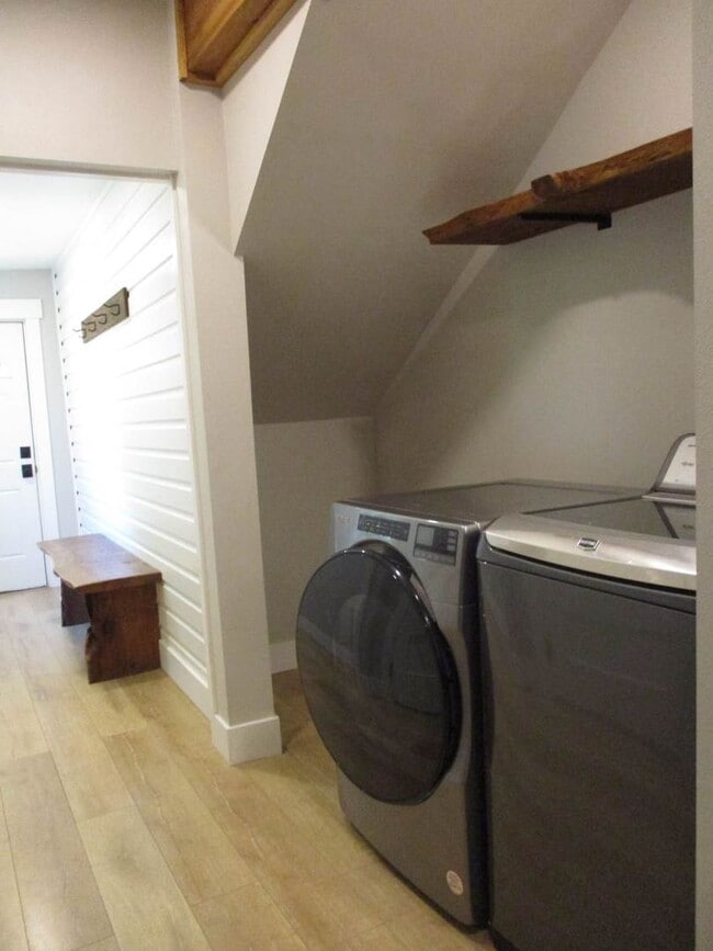 Building Photo - Charming Renovated Farmhouse with Territor...