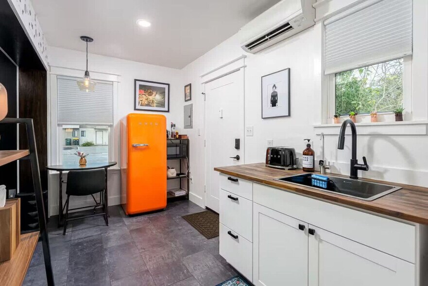 Building Photo - 205 Third Street Southeast-SI ID1502045P