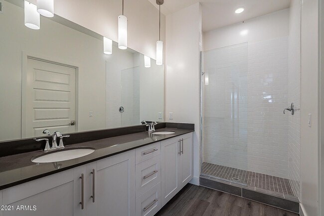 Building Photo - 7300 E Earll Dr