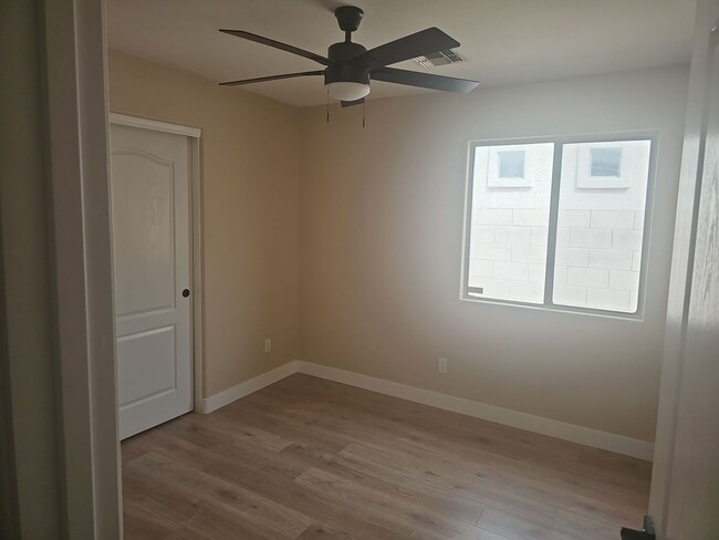Building Photo - SPACIOUS and beautifully remodeled home! E...