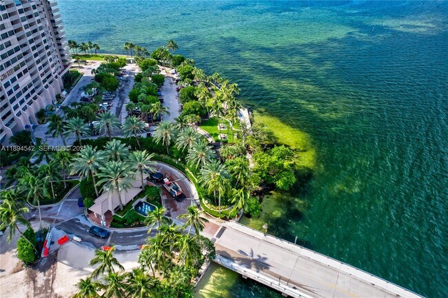 Building Photo - 2 Grove Isle Dr