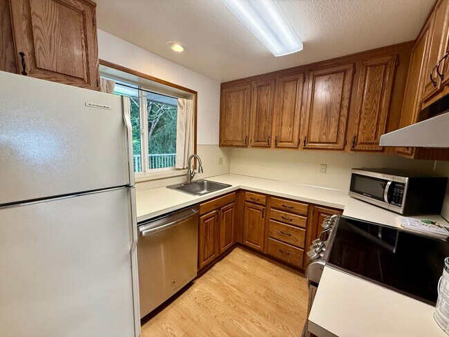 Building Photo - West Seattle Waterfront Condominium ~ West Beach Condominium