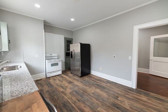 Building Photo - 501 Steele St