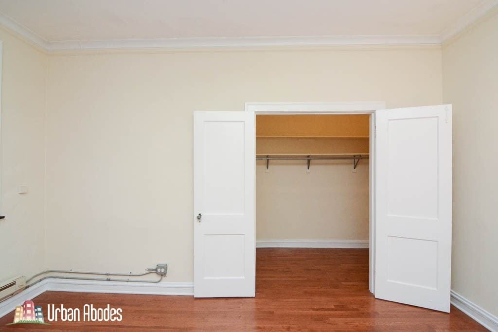 Building Photo - 4542 N Damen Ave