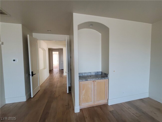 Building Photo - 8304 Broad Peak Dr