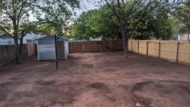 Building Photo - 1400 34th St