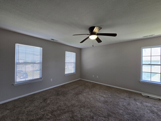 Building Photo - Two Story, 4 Bed, 2.5 Bath in the Stockbri...
