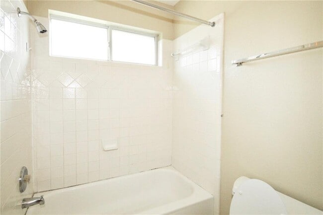 Building Photo - 7222 Ellaview Ln
