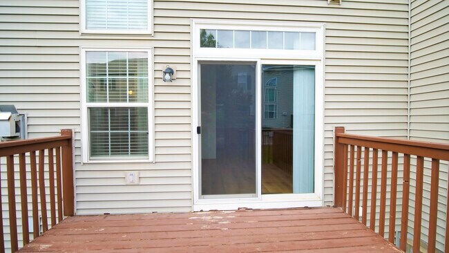 Building Photo - 15250 Florist Cir