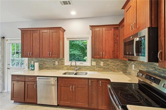 Building Photo - 2979 Rosebrook Dr