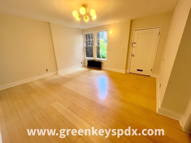 Building Photo - Historic Nob Hill Studio Condo at Patricia Court – Walk to NW 23rd