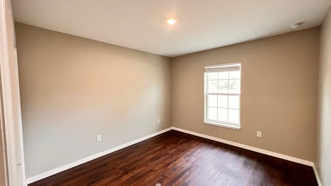 Building Photo - Charming 3 Bedroom, 2 Bathroom Home in the Lovely Marion Oaks of Ocala!