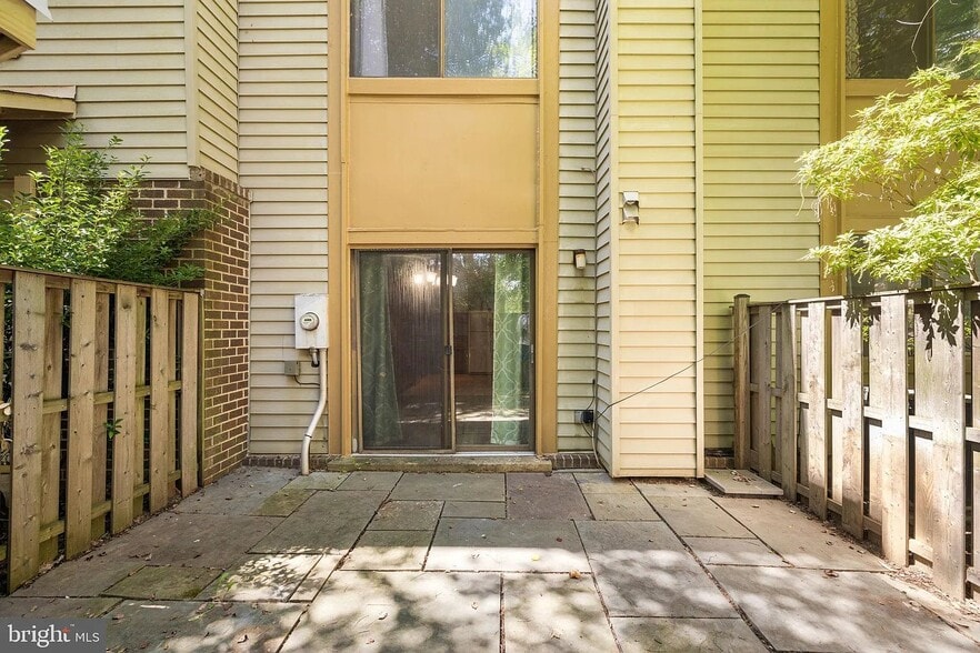 Building Photo - 10673 Spring Oak Ct