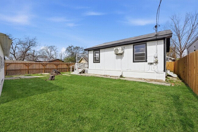 Building Photo - 3531 Cedar Hill Ln