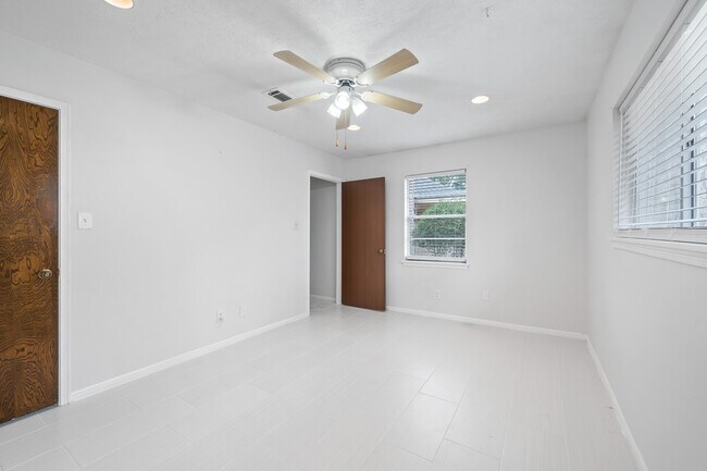Building Photo - 12626 New Kentucky Rd