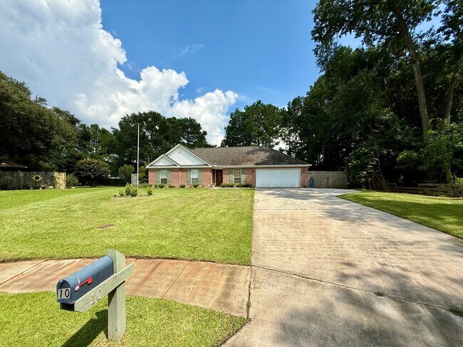 Building Photo - AVAILABLE OCTOBER 2025! [PET FRIENDLY]