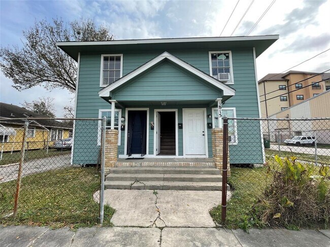 Primary Photo - 1815 Hussion St