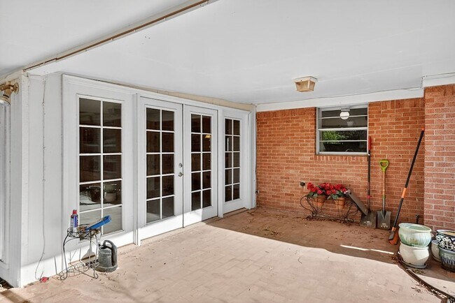 Building Photo - 3210 Cimmaron Ave