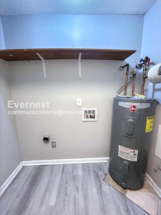 Building Photo - 5920 Catawba Way