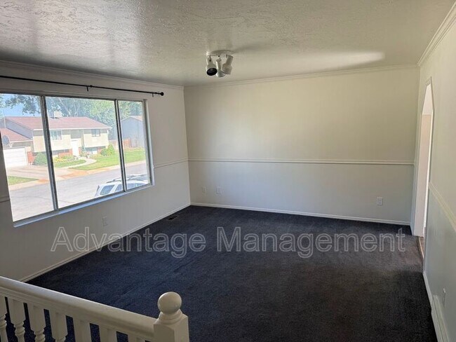 Building Photo - 927 S 1635 W St