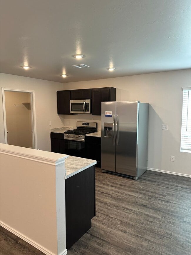 Building Photo - Now Pre-Leasing ? Stylish 3-Bedroom | 2-Bathroom Home in Shadow Valley