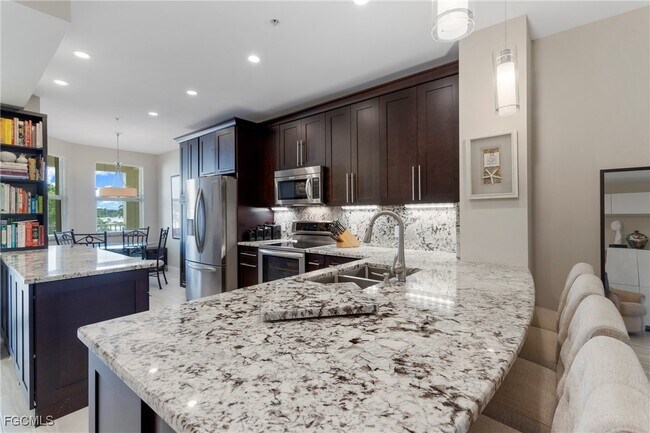 Building Photo - 11041 Gulf Reflections Drive