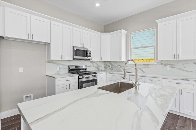 Building Photo - 5506 Pershing St