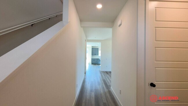 Building Photo - Lovely Home Near Frontier Highschool!