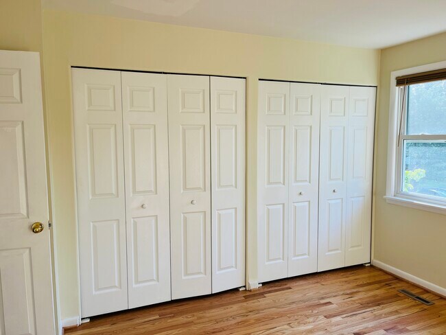 Building Photo - 2 Wimbledon Ln